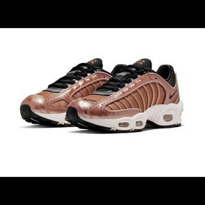 New bronze Nike sparkle tailwind 4 sneakers 7.5